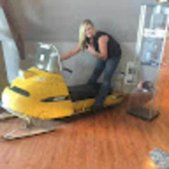 Meet your Posher, Nikita - Picture 1 of 1